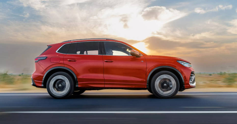 Volkswagen Tiguan R-Line side profile