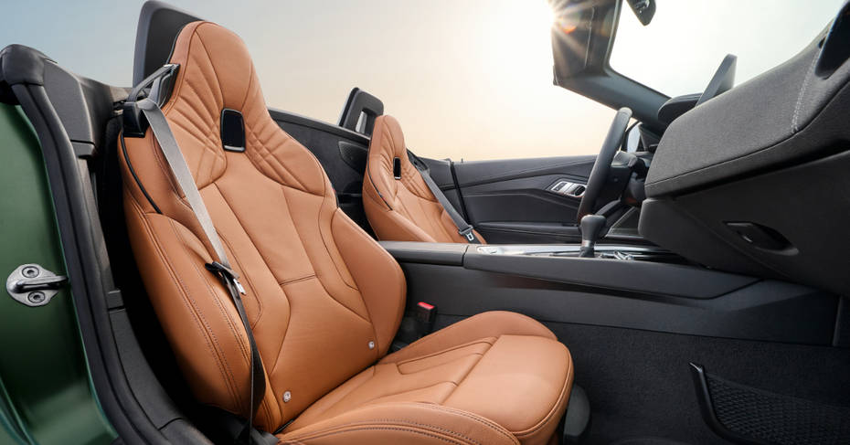 BMW Z4 M40i Pure Impulse Edition new cabin theme