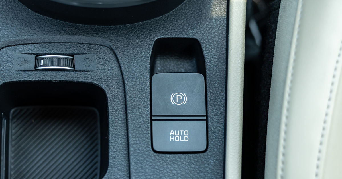 Kia Carens Clavis electronic parking brake