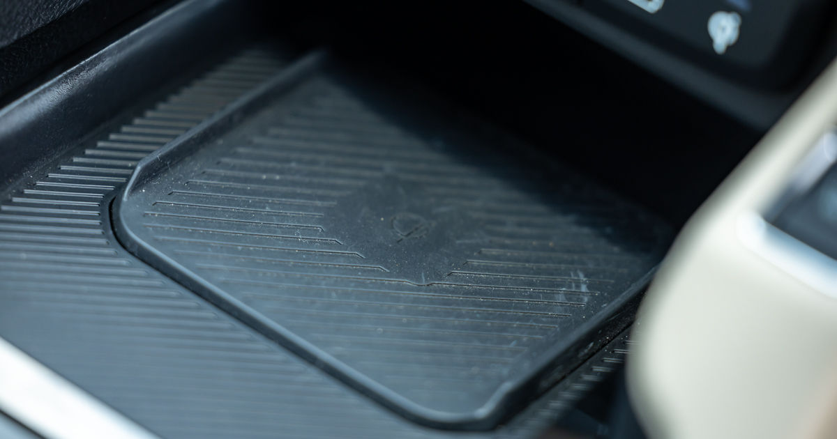 Kia Carens Clavis wireless phone charger