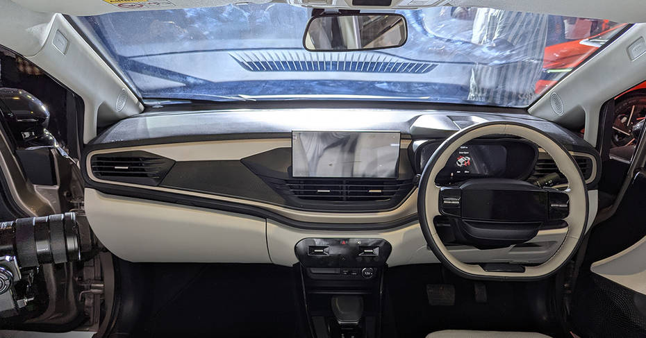 2025 Tata Altroz facelift dashboard
