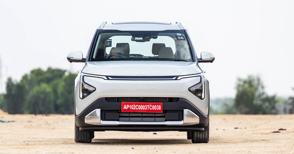 Kia Carens Clavis front