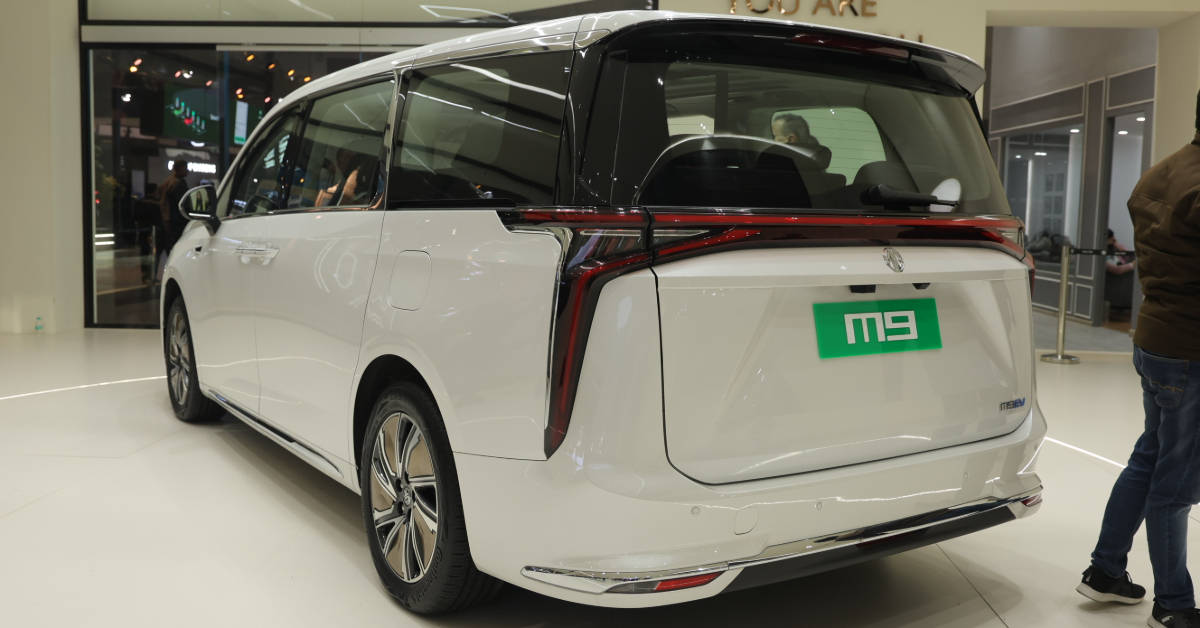 MG M9 electric MPV rear