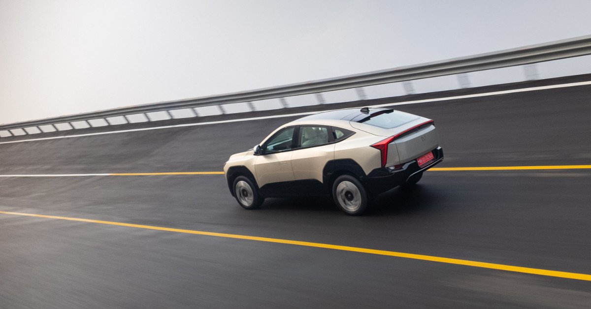 Mahindra XEV 9e driving