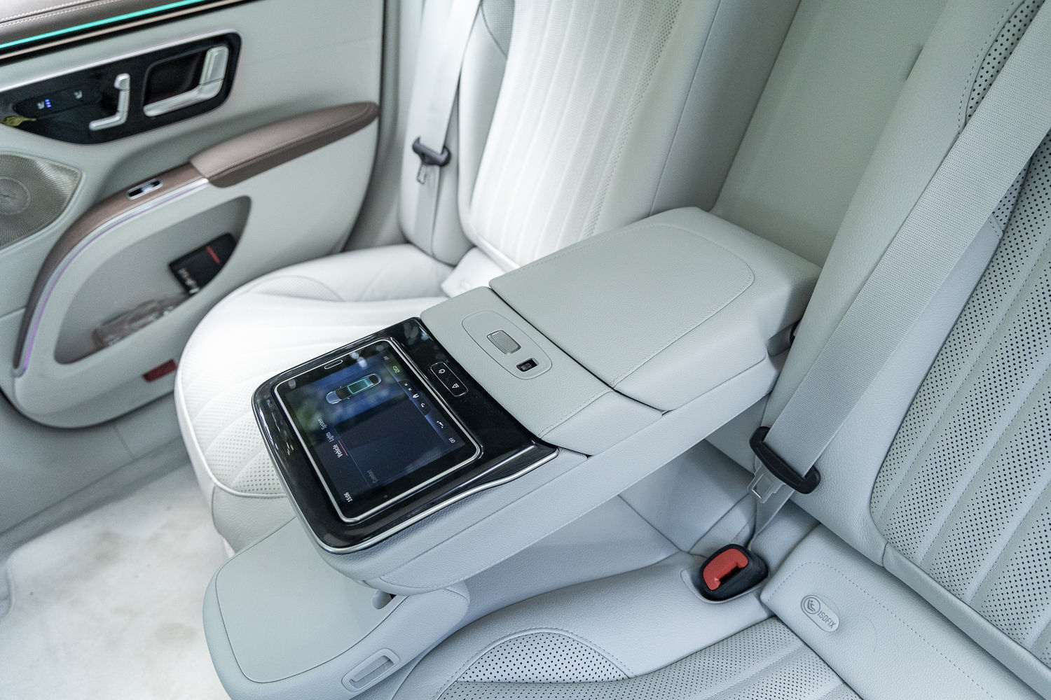 Mercedes Benz EQS 580 rear seat Mercedes Benz EQS 580 rear seat