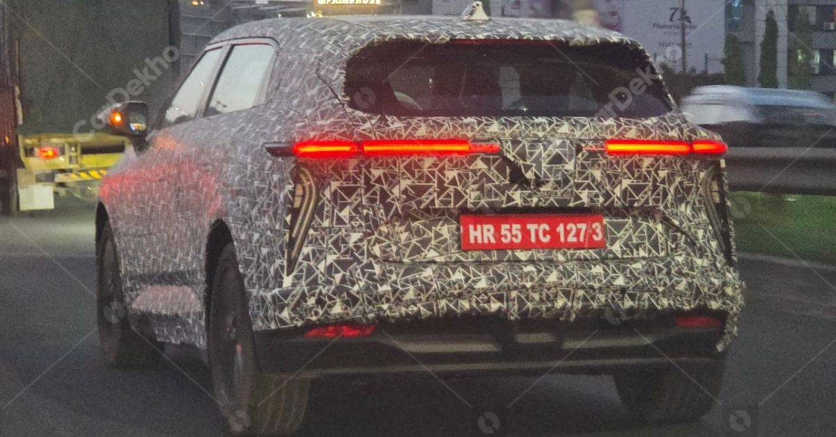 VinFast VF7 Spied