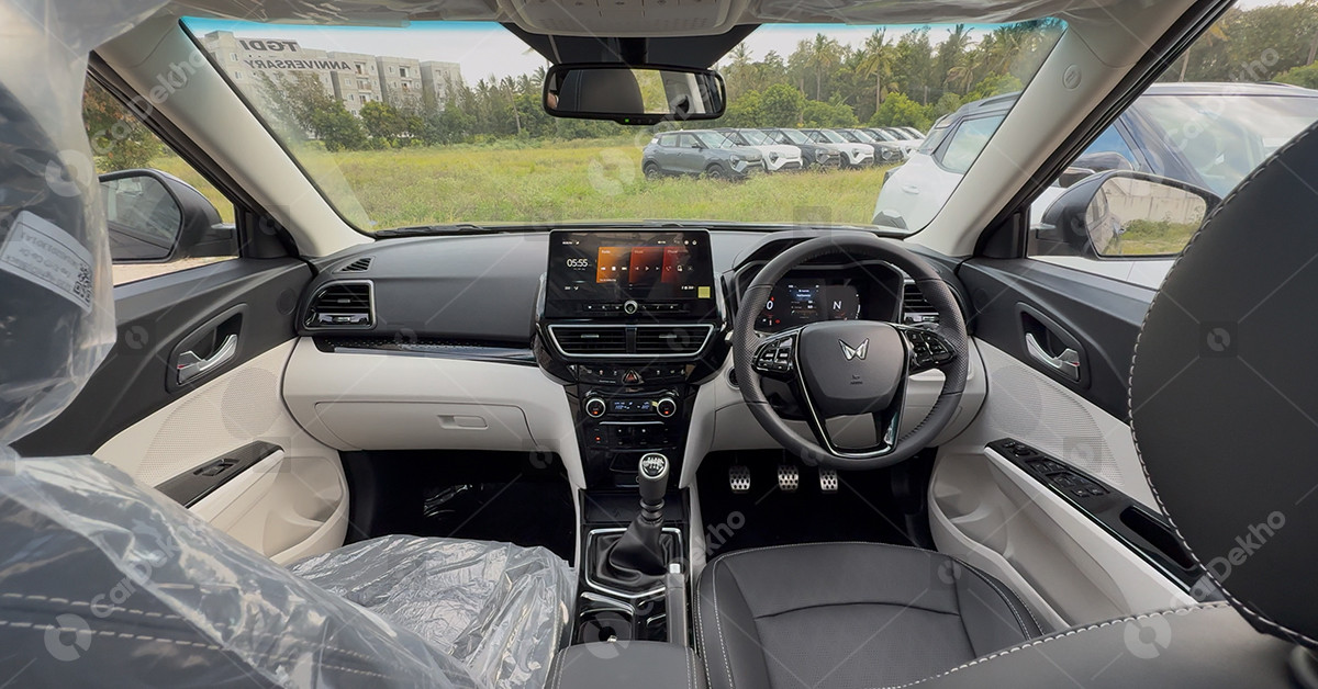 Mahindra XUV 3XO REVX
