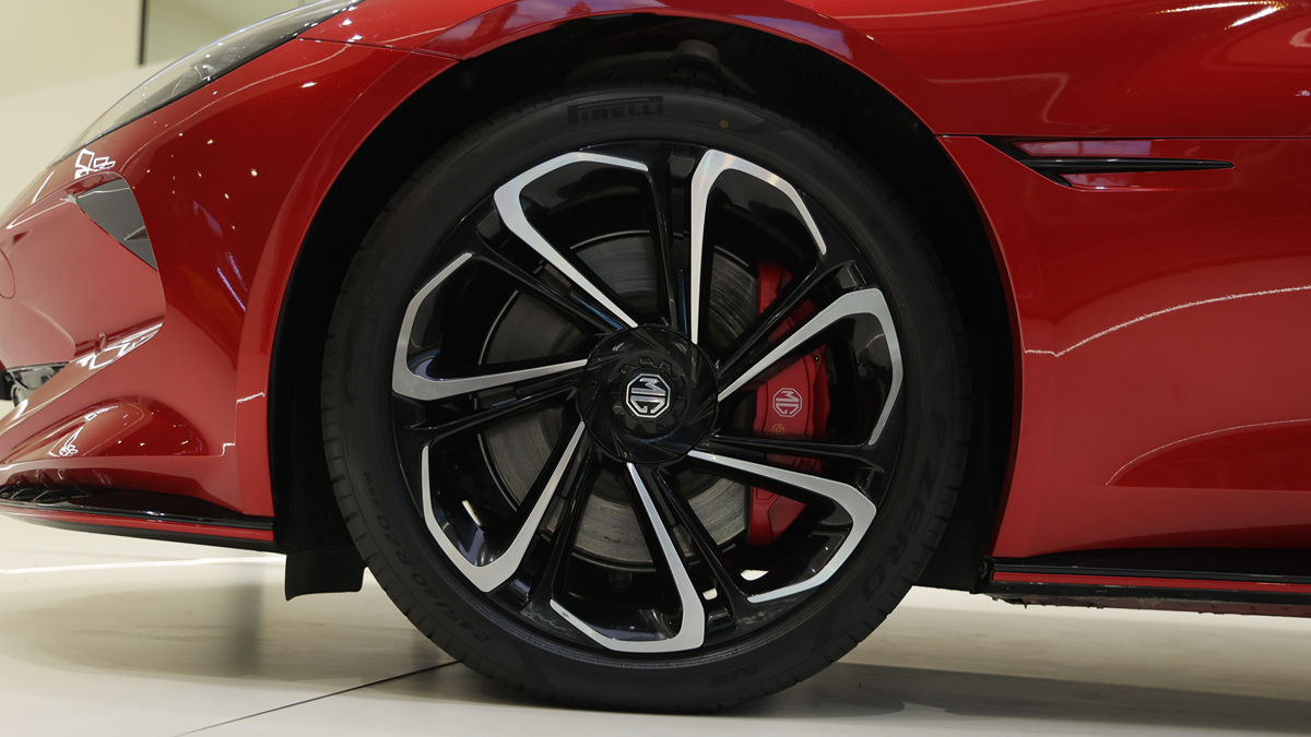 MG Cyberster 20-inch dual-tone alloy wheels