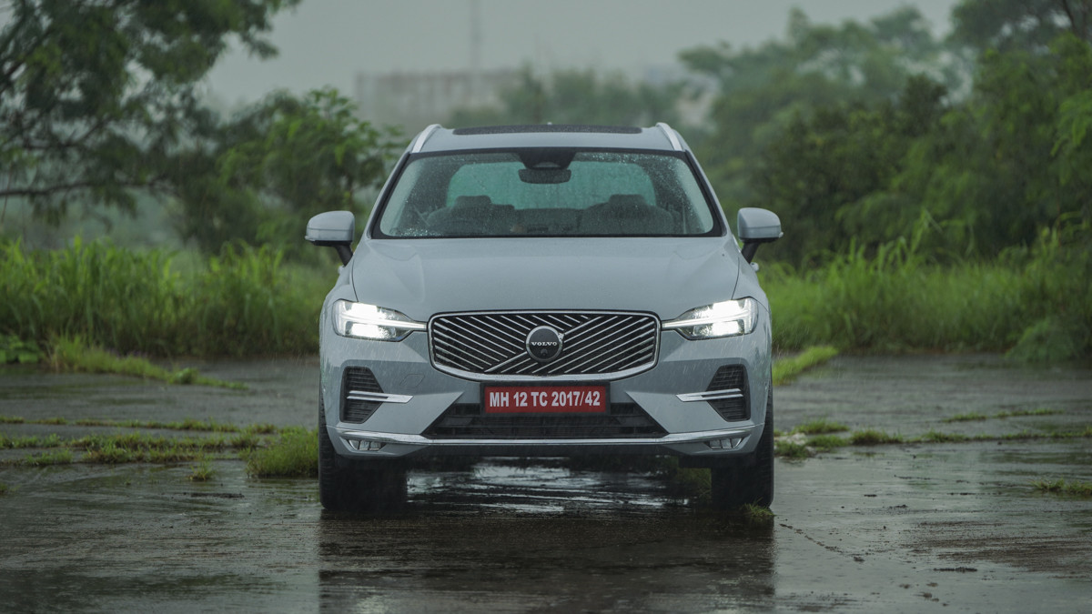 2025 Volvo XC60 front 2025 Volvo XC60 front