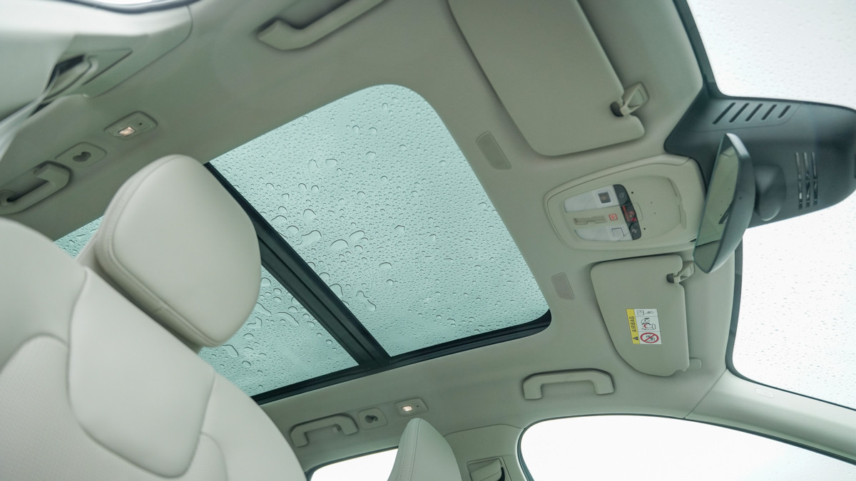 2025 Volvo XC60 facelift panormic sunroof 2025 Volvo XC60 facelift panormic sunroof