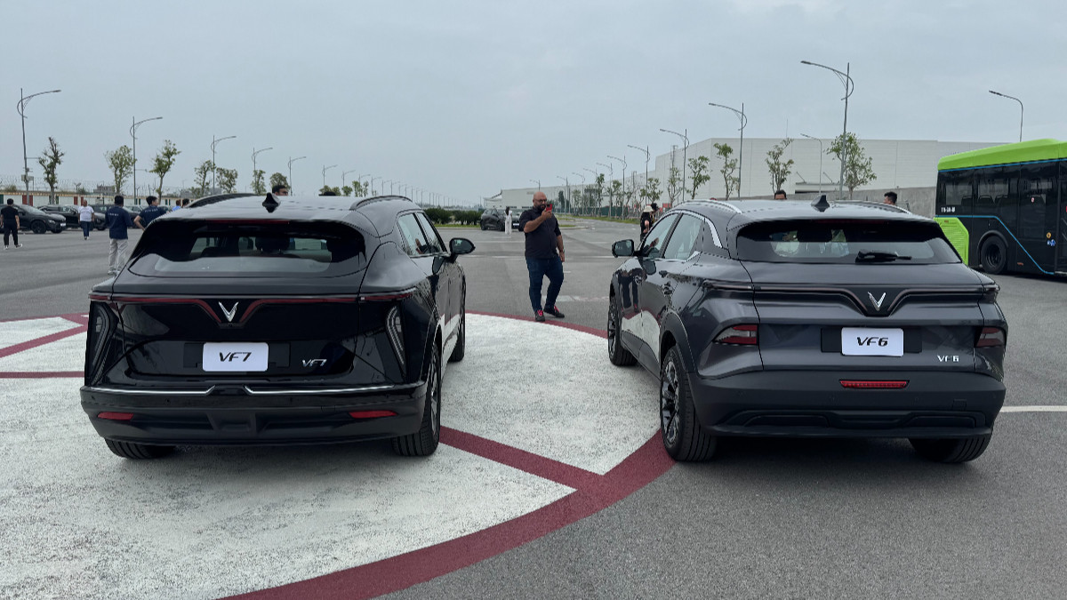 VinFast VF7 and VF6