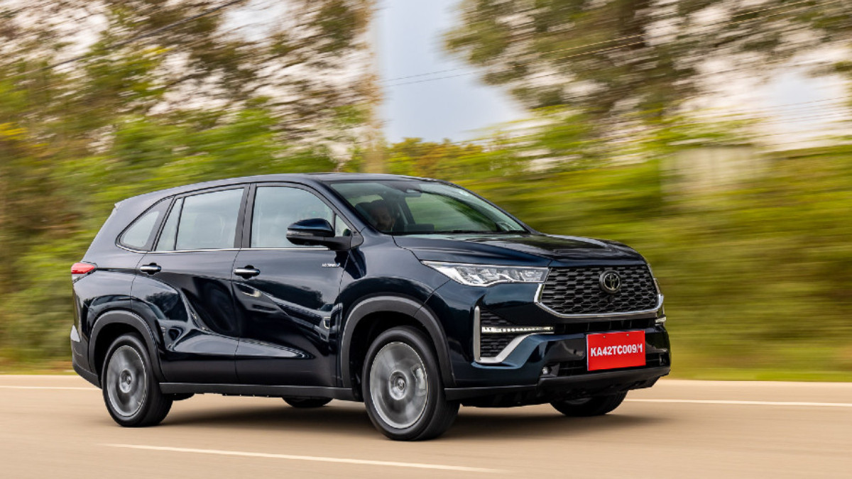 Toyota Innova Hycross