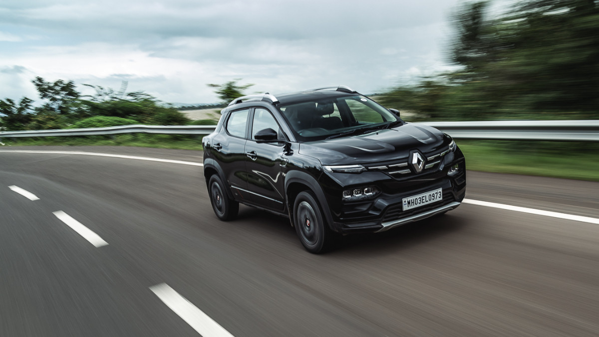 Current-spec Renault Kiger driving Current-spec Renault Kiger driving