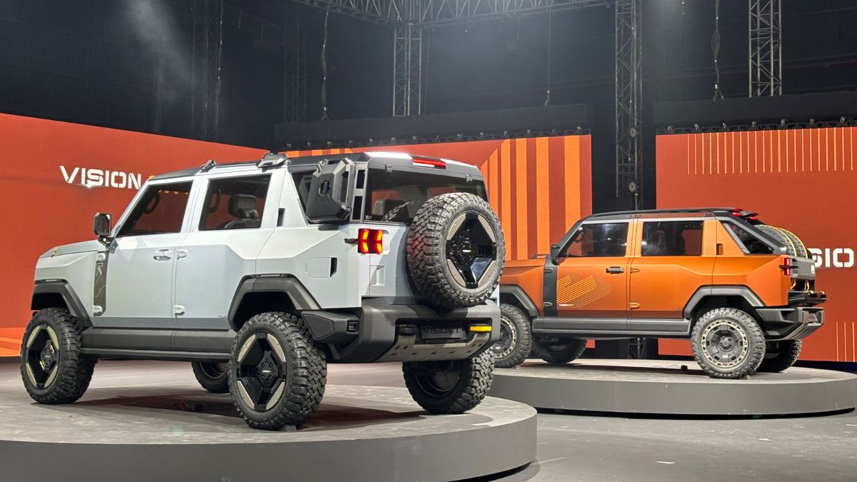 Mahindra Vision T and SXT Mahindra Vision T and SXT