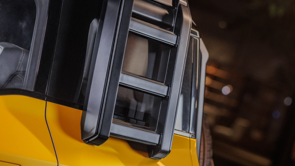 Mahindra Vision S concept side ladder