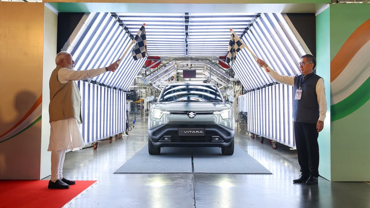PM Modi Flags Off The First Production Unit Of Maruti e Vitara