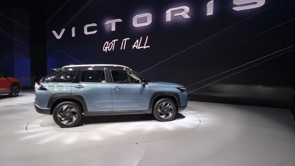 Maruti Victoris side profile