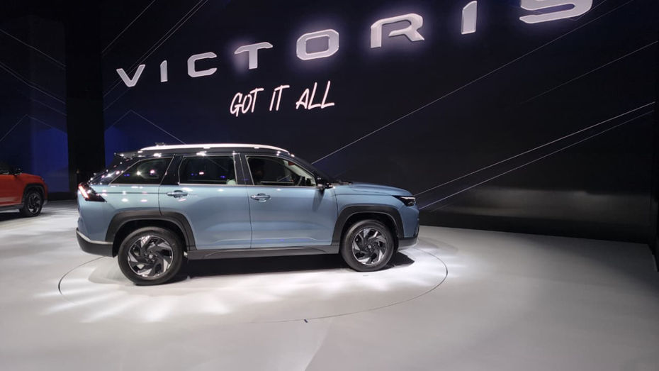 Maruti Victoris side profile