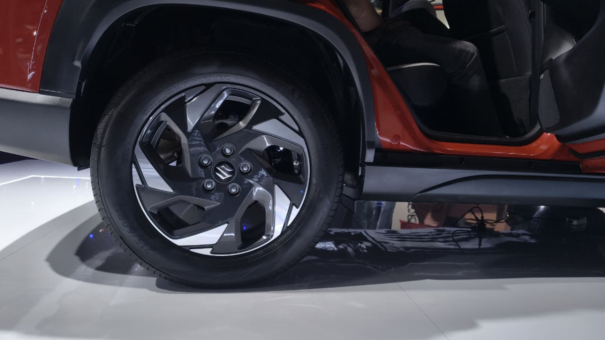 Maruti Victoris alloy wheels
