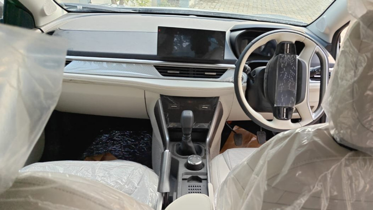 New 2025 Tata Sierra vs Tata Curvv FEATURES Compared: Exterior ...