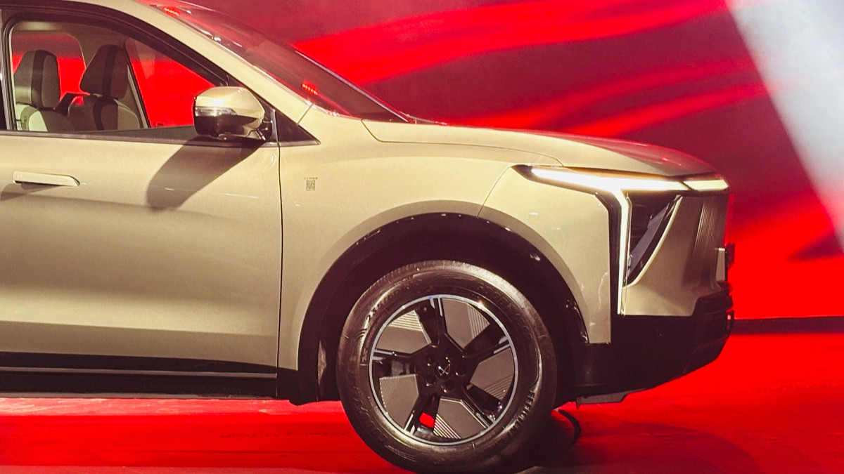 Mahindra XEV 9S side profile