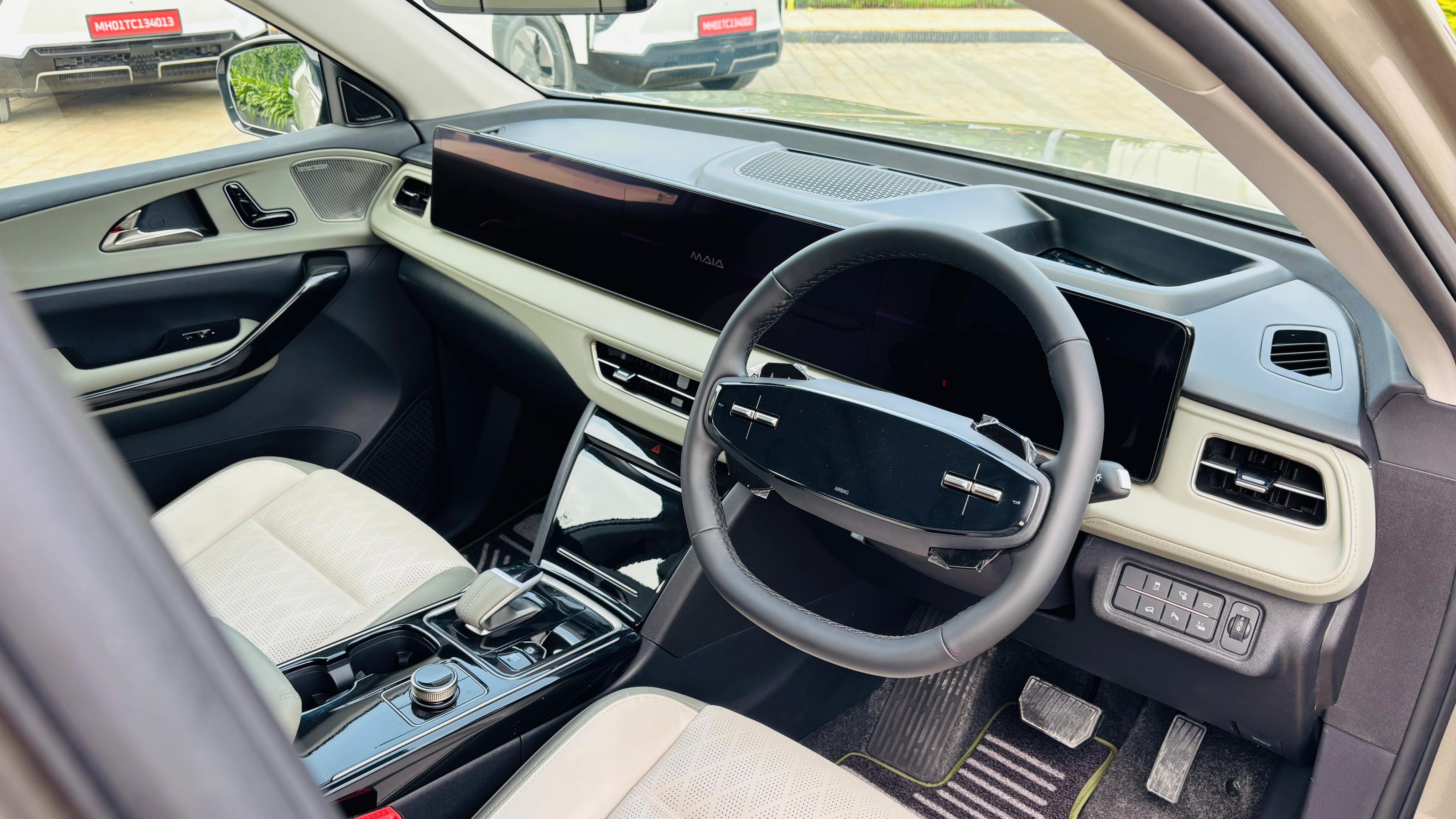 Mahindra XEV 9S interior