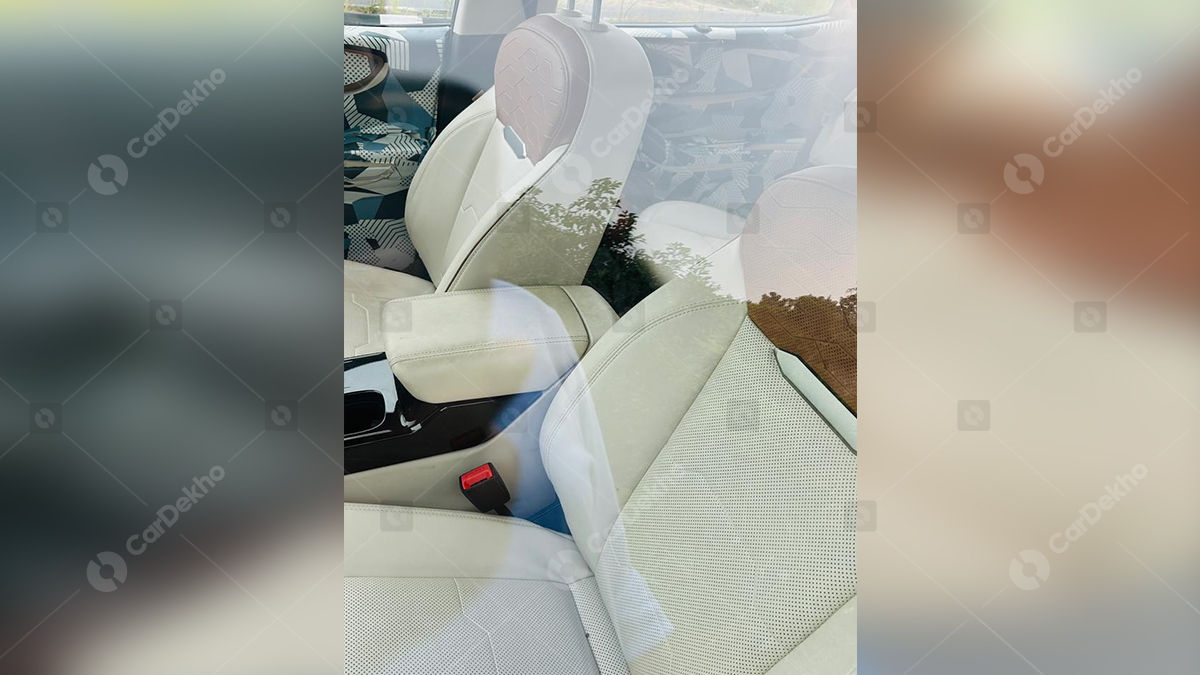 Mahindra XUV 7XO front seat