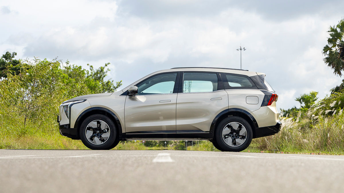 Mahindra XEV 9S Side Profile
