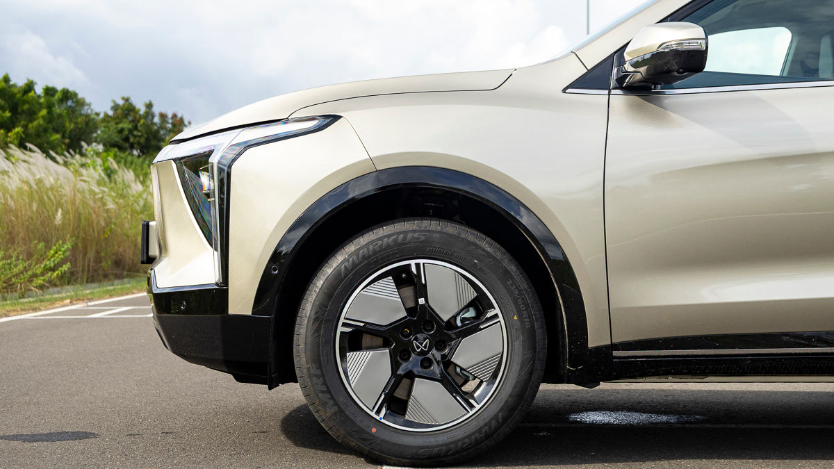 Mahindra XEV 9S Side Profile