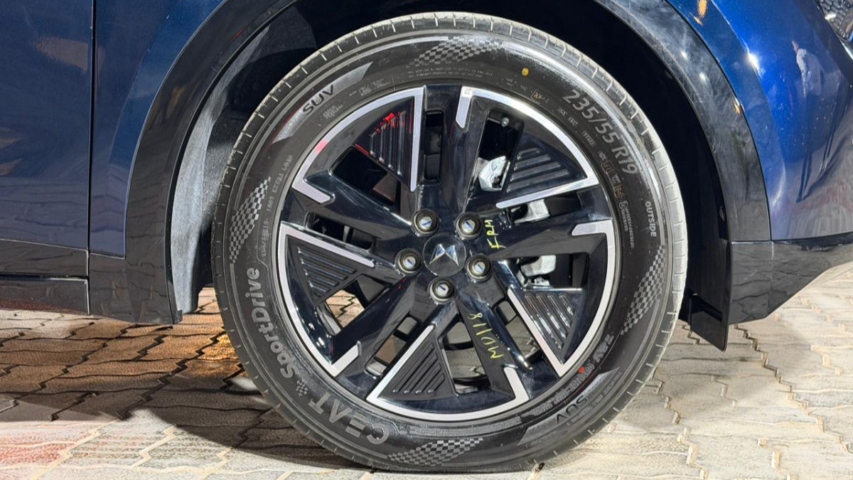 Mahindra XUV 7XO