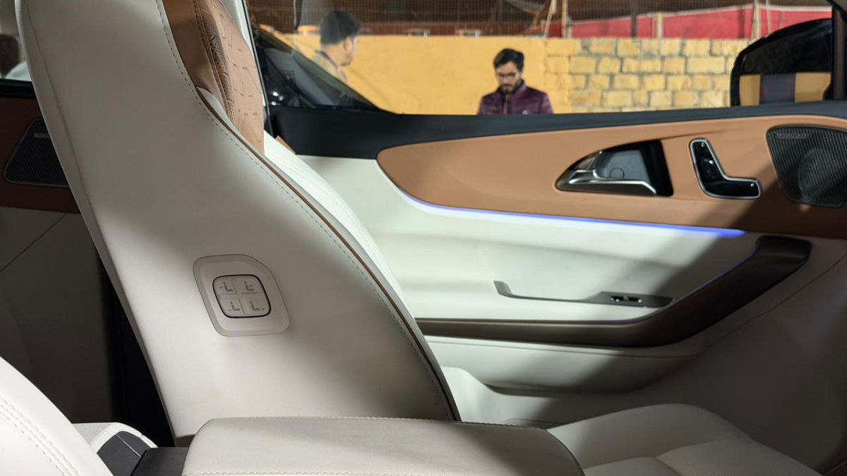 Mahindra XUV 7XO