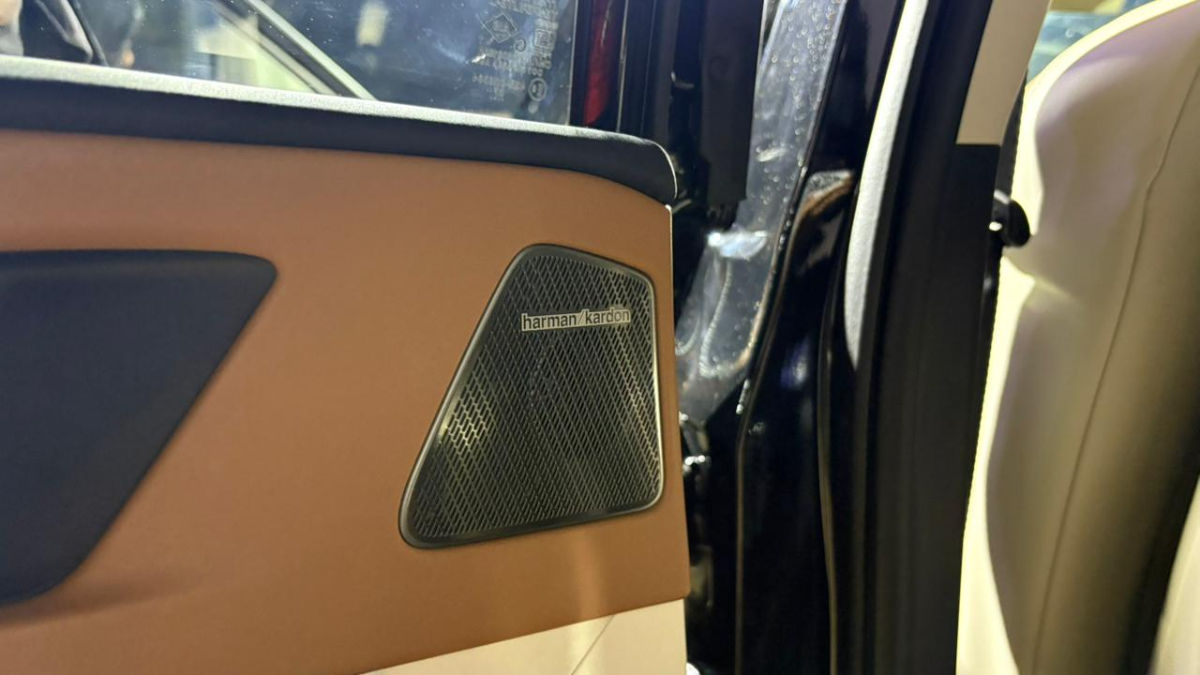 Mahindra XUV 7XO