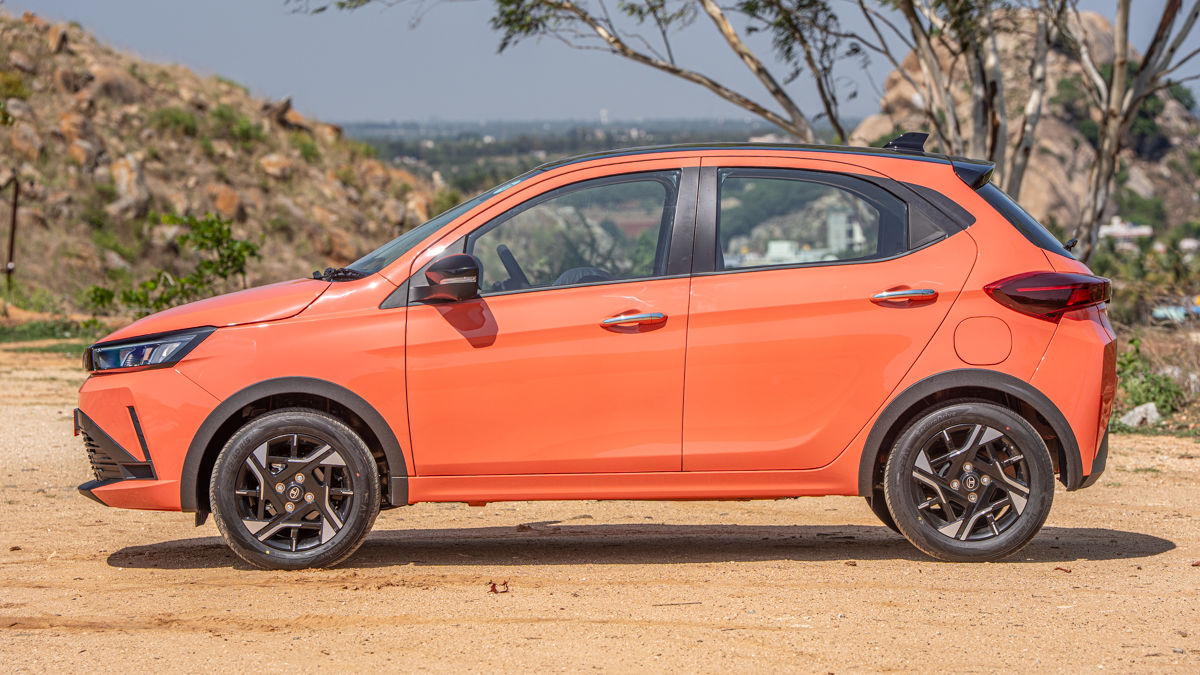 Tata Tiago Side