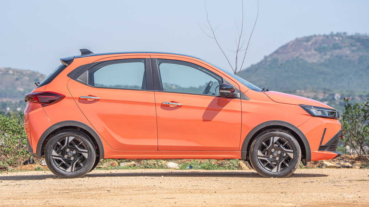 Tata Tiago Side