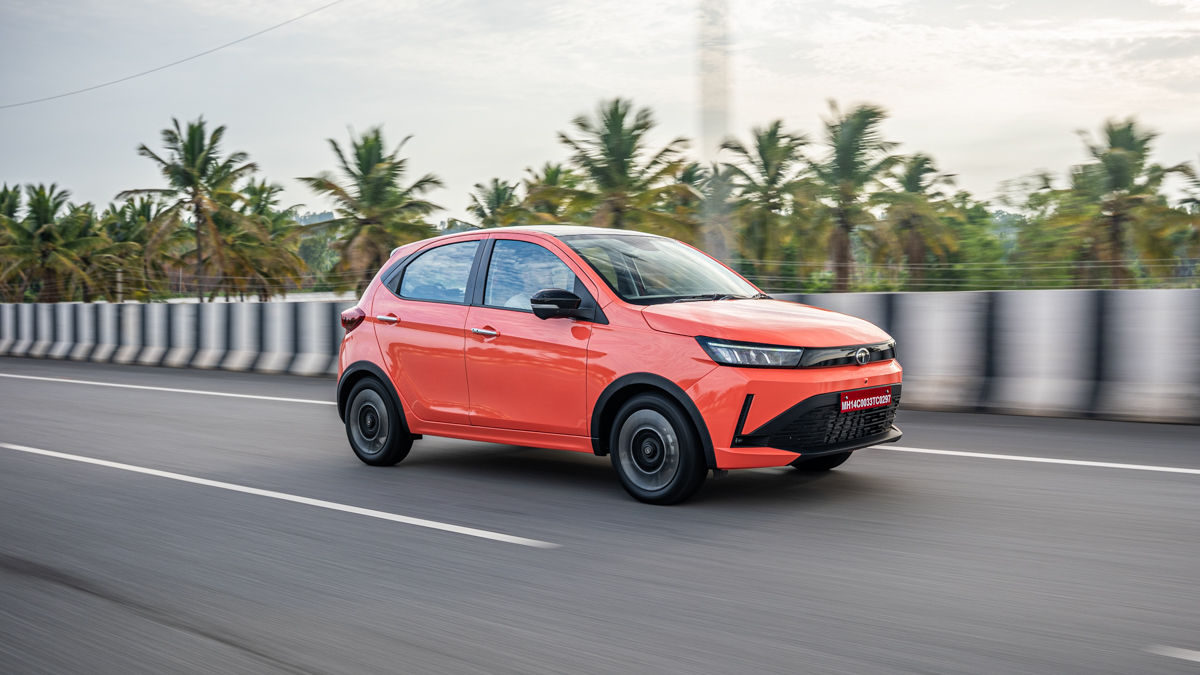 Tata Tiago Front Right Three Quarters
