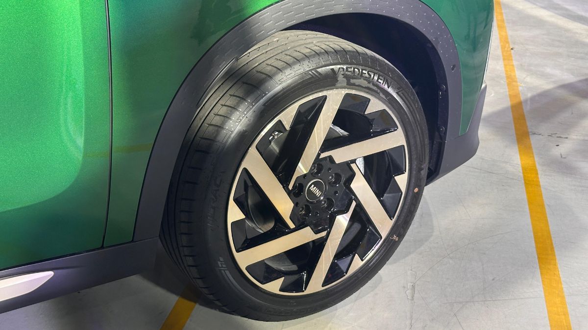 Car Rear Cladding 2026 Mini Countryman C Explained In Images - Explore Features, Colours ...