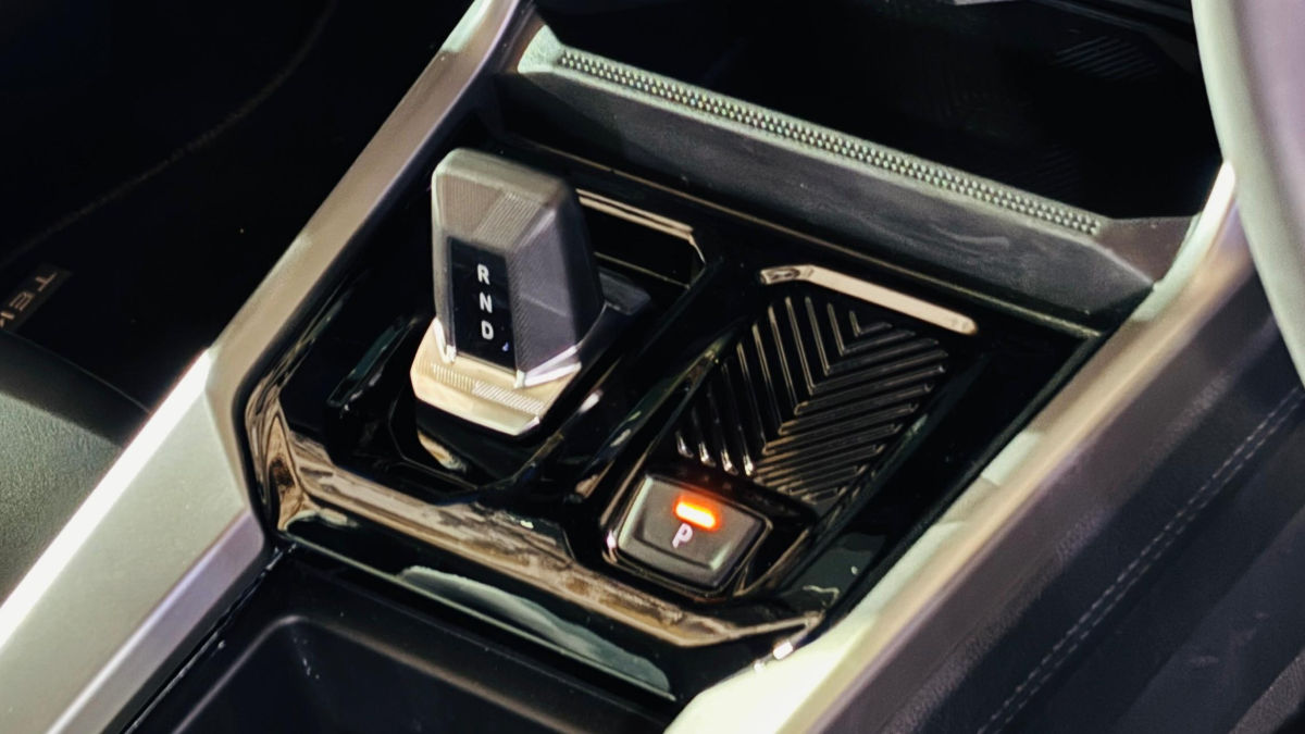 Nissan Tekton