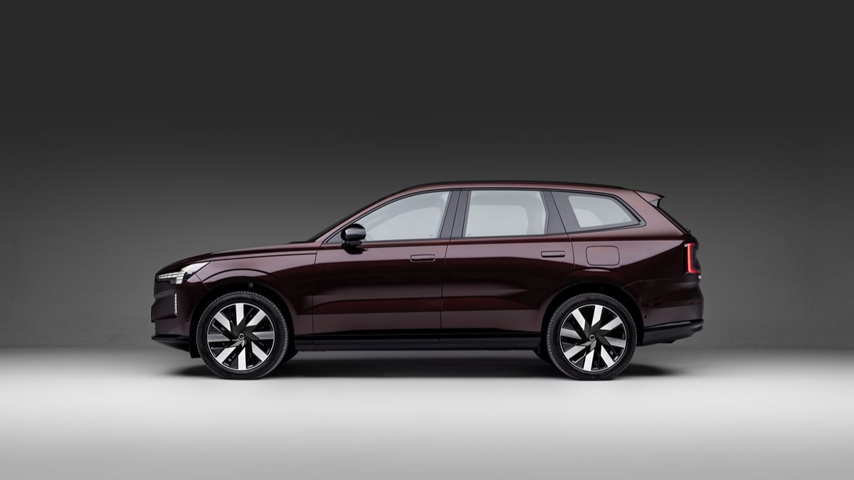 Volvo EX90 Side