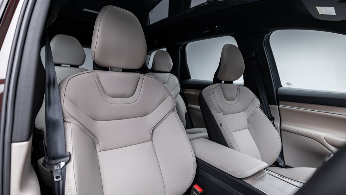 Volvo EX90 Front Seats