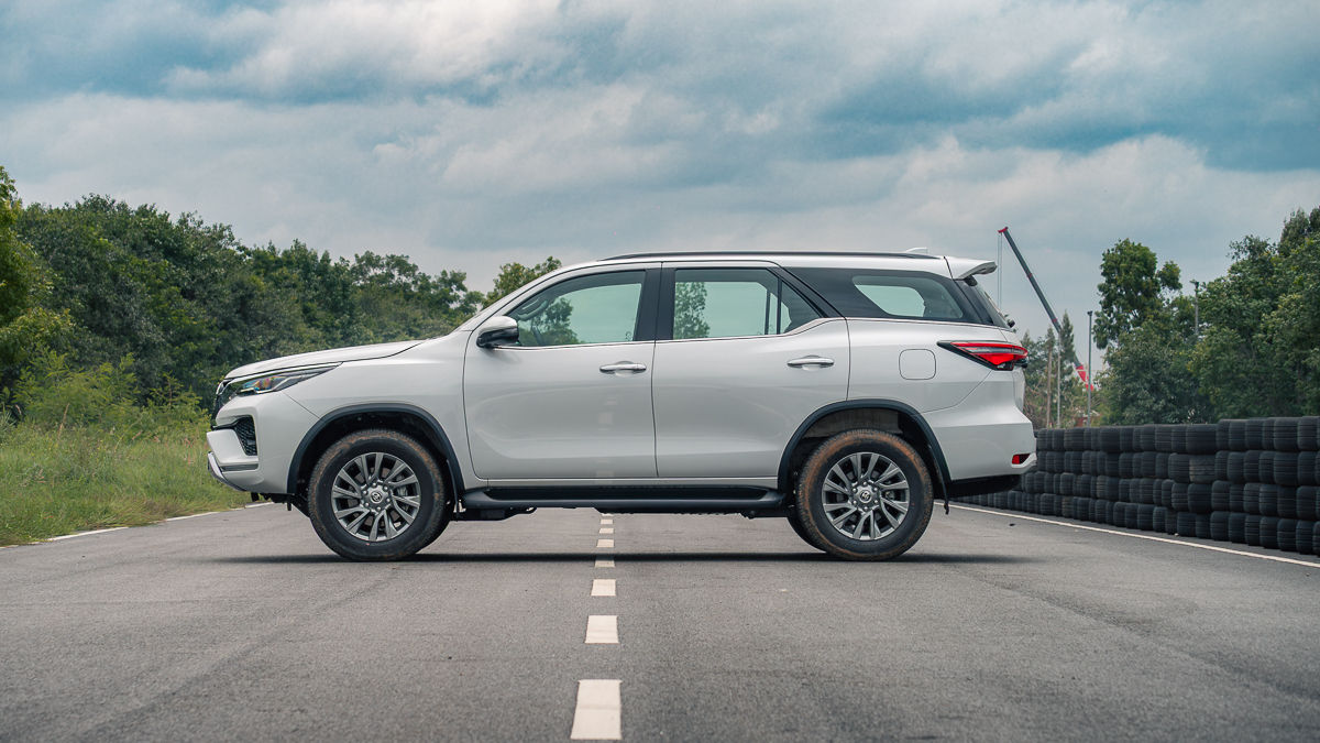 2026 Toyota Hilux Vs Toyota Fortuner 2026 Toyota Hilux Vs Toyota Fortuner
