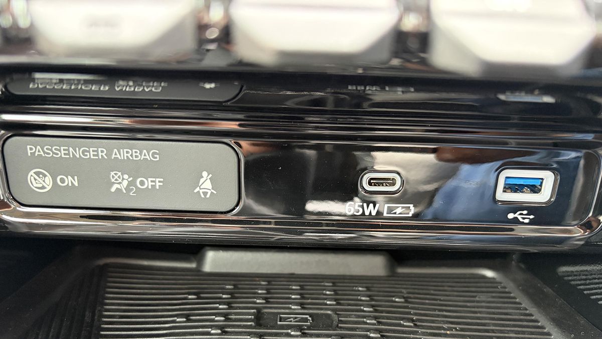 Mahindra Scorpio N Facelift Type C Charge Port