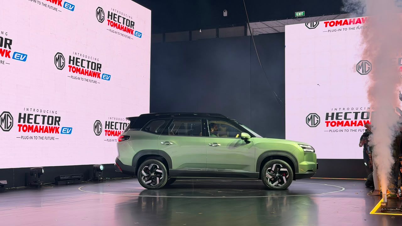MG Hector Tomahawk EV Side