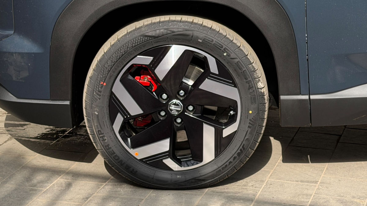 MG Hector Tomahawk EV