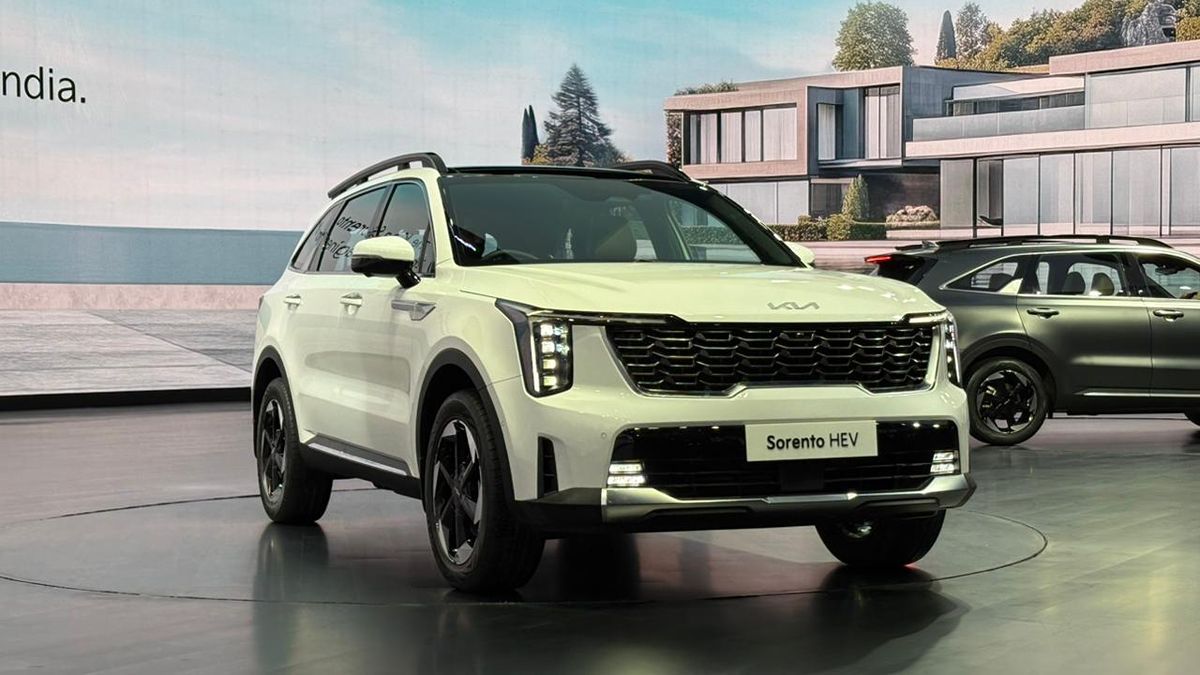 Kia Sorento Front Right Quarter