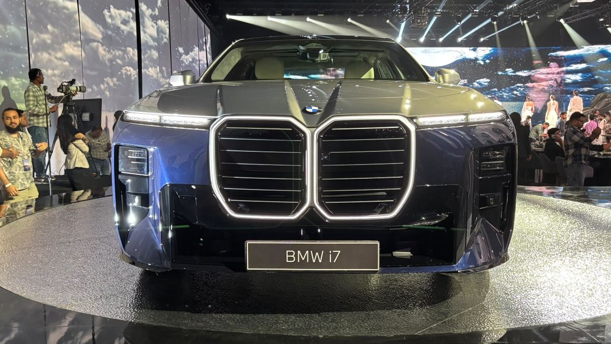 BMW i7