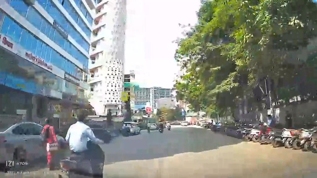 IZI N700 Dashcam IZI N700 Dashcam