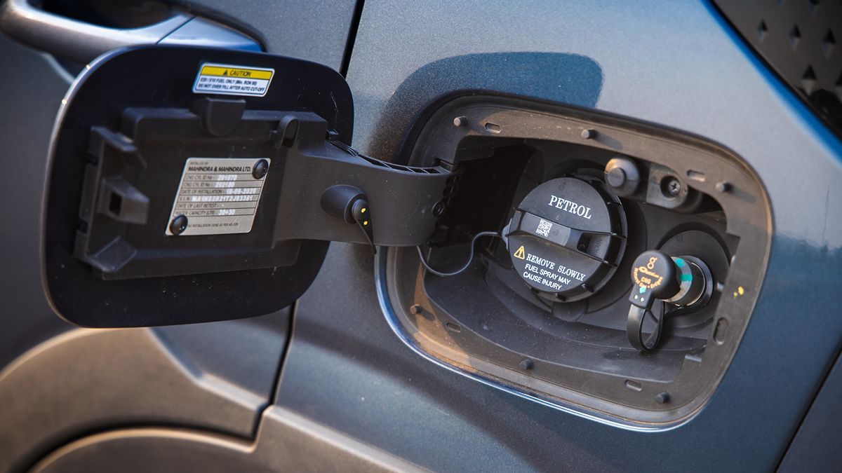 Mahindra XUV 3XO ZNG Fuel Port