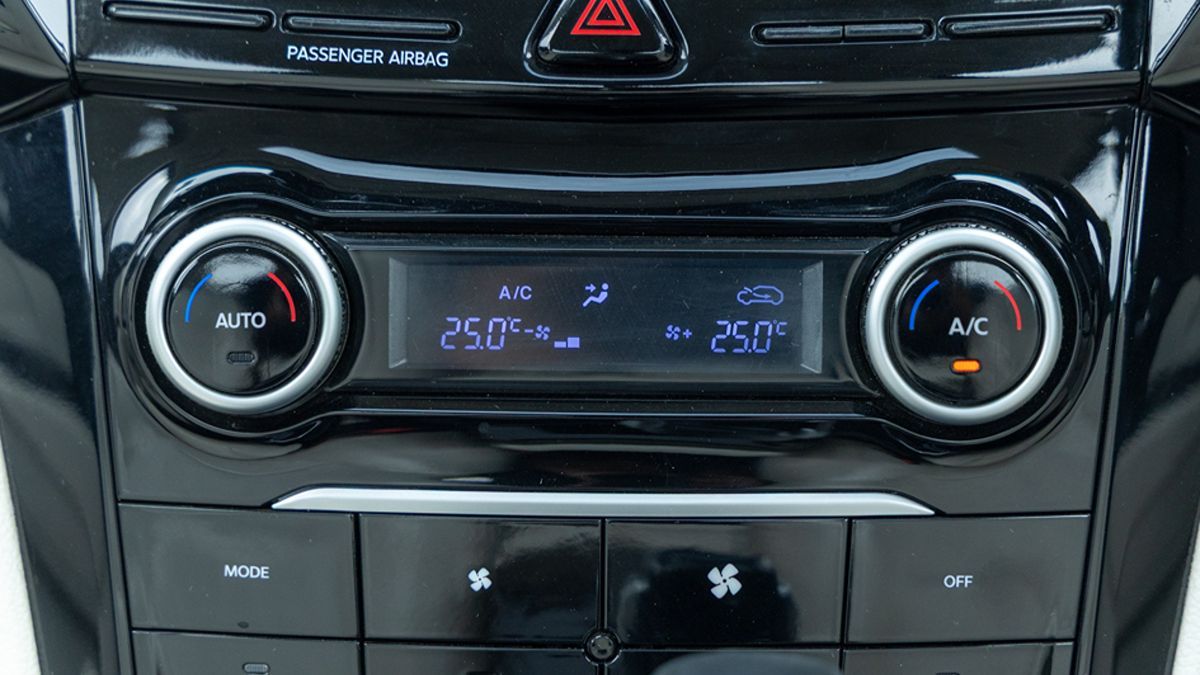 Mahindra XUV 3XO Dual-zone Climate Control