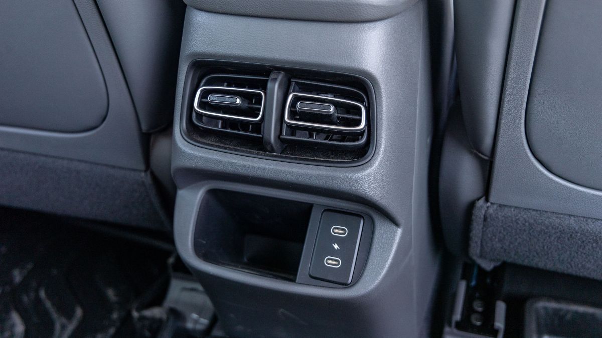 Hyundai Creta Rear Wireless Charger Hyundai Creta Rear Wireless Charger