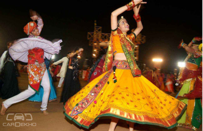 A couple performing the Garbha at Ahmedabad 